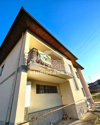 Appartamento di 175 m² con 5 locali e posto auto a