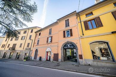 Appartamento di 645 m² con 4 locali a Valmadrera