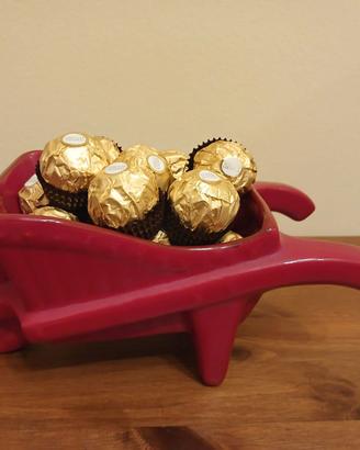 Fioriera o portacioccolatini a carriola