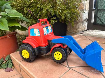 Trattore giocattolo