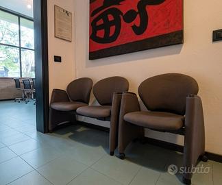 Divanetto e poltrona per attesa