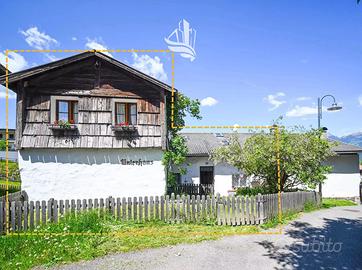 Ampia casa con tre unità abitative in zona panora