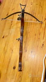 Balestra decirativa artigianale in legno e ferro