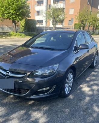 Opel Astra J Sedan 1.7 Cosmo S