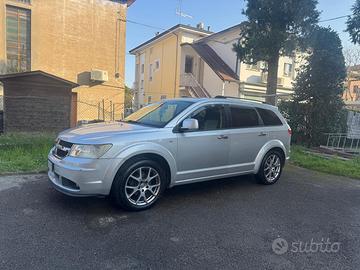 Dodge Journey 2.0 con gancio di traino