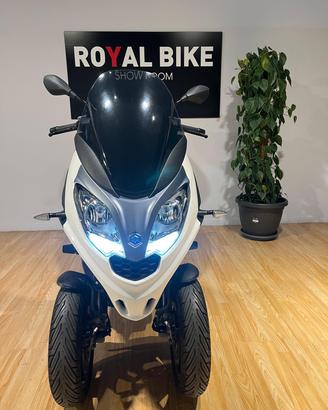 Piaggio mp3 300 hpe -2024 - guida con patente b