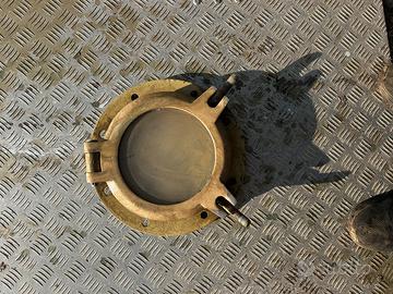 Oblò in ottone vintage