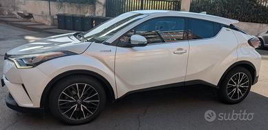 Toyota CHR Hybrid, 1.8 cc, versione Lounge.