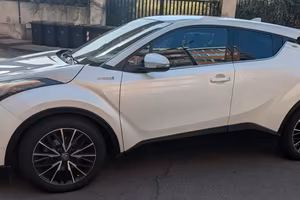 Toyota CHR Hybrid, 1.8 cc, versione Lounge.
