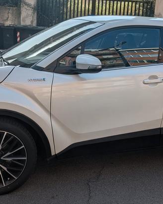 Toyota CHR Hybrid, 1.8 cc, versione Lounge.