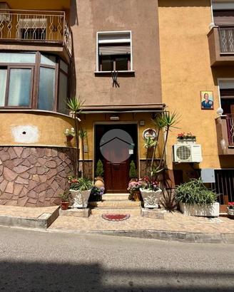 3 LOCALI A CARINI
