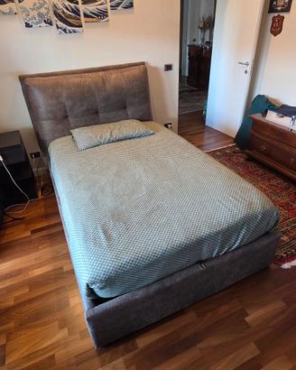 Letto e materasso a 1 piazza e mezzo. 