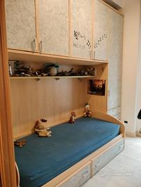 Cameretta a ponte colore legno e verde