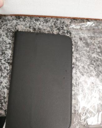 Custodia a libro per tablet da 7 pollici nera.