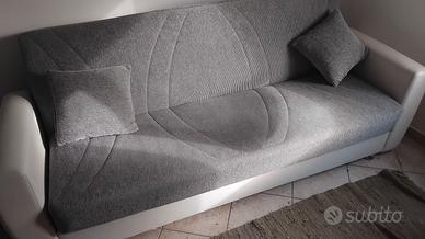 divano letto e parete soggiorno