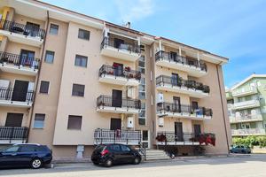 MONOLOCALE A GROTTAMMARE