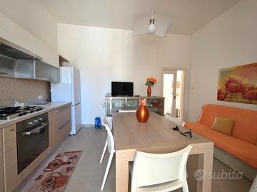 MODERNA CASETTA SUL MARE A tORRE sUDA VIC GALLIP