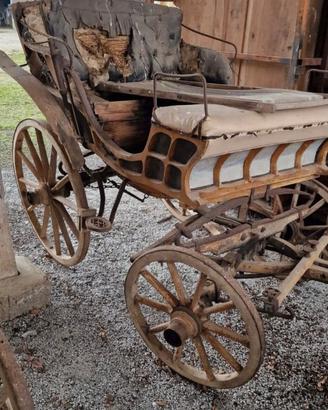 Carrozza da restaurare