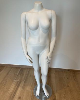Manichino donna curvy
