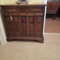 Antica  piccola credenza