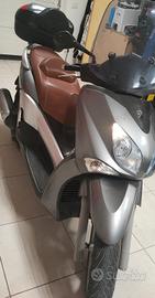 Scooter Yamaha 250 cc.