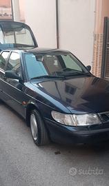 SAAB 900 