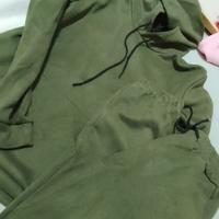 Tuta in tessuto camosciato colore verde militare t