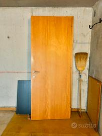 Porta a battente in colore noce 210 cm x 80 cm