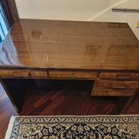 Scrivania in legno restaurata