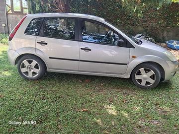 auto ford fiesta 2004  cilindrata 1.200
