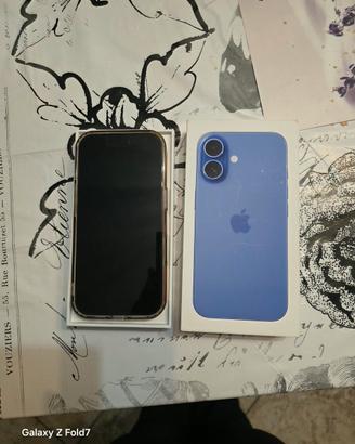 telefono  e occhiali 