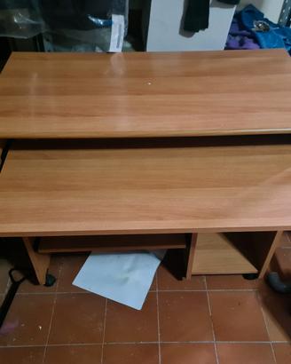 Scrivania per computer e stampante