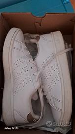 scarpe e oggetti per bambini 