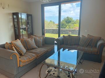 Coppia di divani per salone