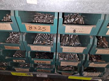 Bulloni, viti, dadi e rondelle assortiti