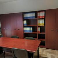 Scrivania e armadio per ufficio