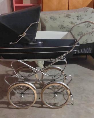 Carrozzina vintage per neonato d'epoca anni '60