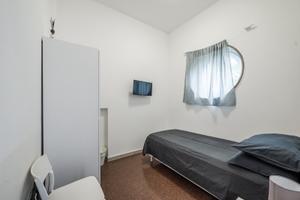 Singola per ragazza, tutto incluso, METRO 150 mt