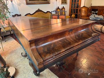 Antico pianoforte a coda