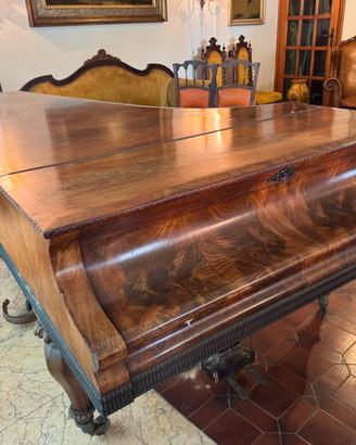 Antico pianoforte a coda