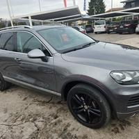 VOLKSWAGEN Touareg 3.0 TDI 245 CV tiptronic Blue