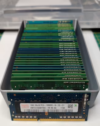 Lotto 33 Moduli RAM DDR3 1GB 