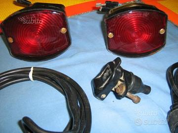 Fanali posizione e tabelle di rimorchio agricolo