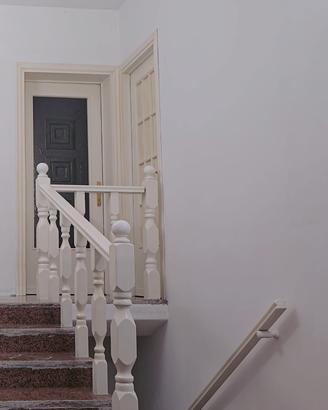 Ringhiera scale + corrimano in legno bianco 