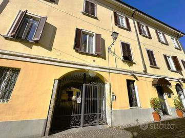 MONOLOCALE A VIMERCATE