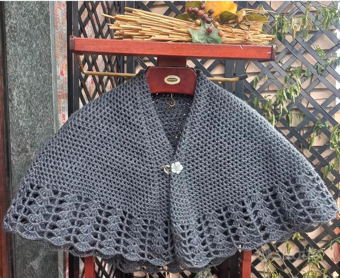 Mantella di lana fatta a mano Vendita in Abbigliamento e
