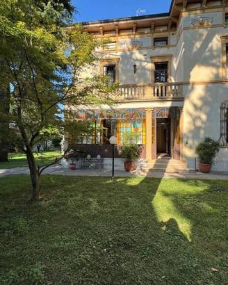 Villa di 479 m² con più di 5 locali e box auto dop