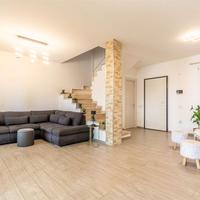 Villa di recente costruzione con giardino