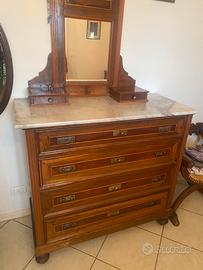 Cassettiera in legno massello, con specchio