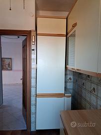 Cucina con Elettrodomestici 